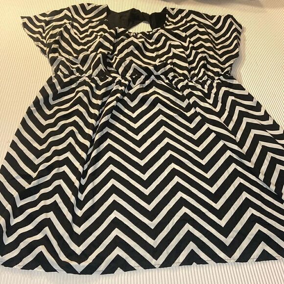 Lane Bryant Chevron elastic waist Dress Keyhole back Size 26/28 - Picture 1 of 7